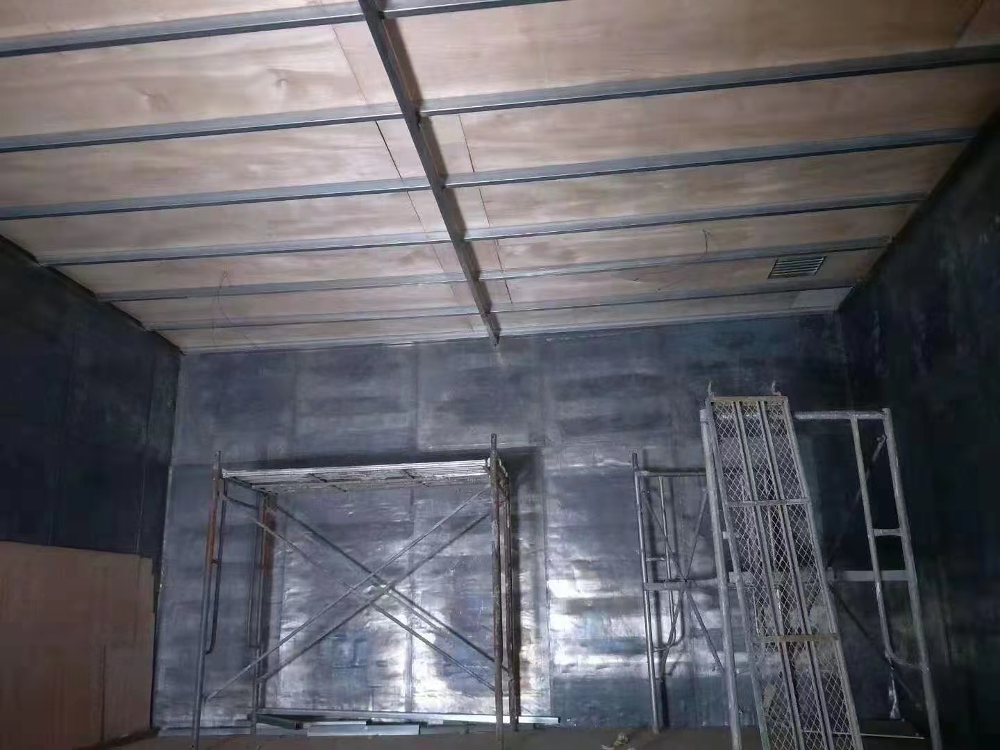 新疆顶面及墙面钢骨架防辐射铅板施工方法